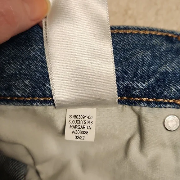 Old Navy Slouchy Straight High Rise Frayed Blue Jean Shorts Size 4 Denim - Picture 7 of 7